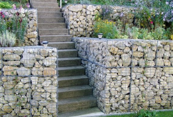 angular stone retaining wall